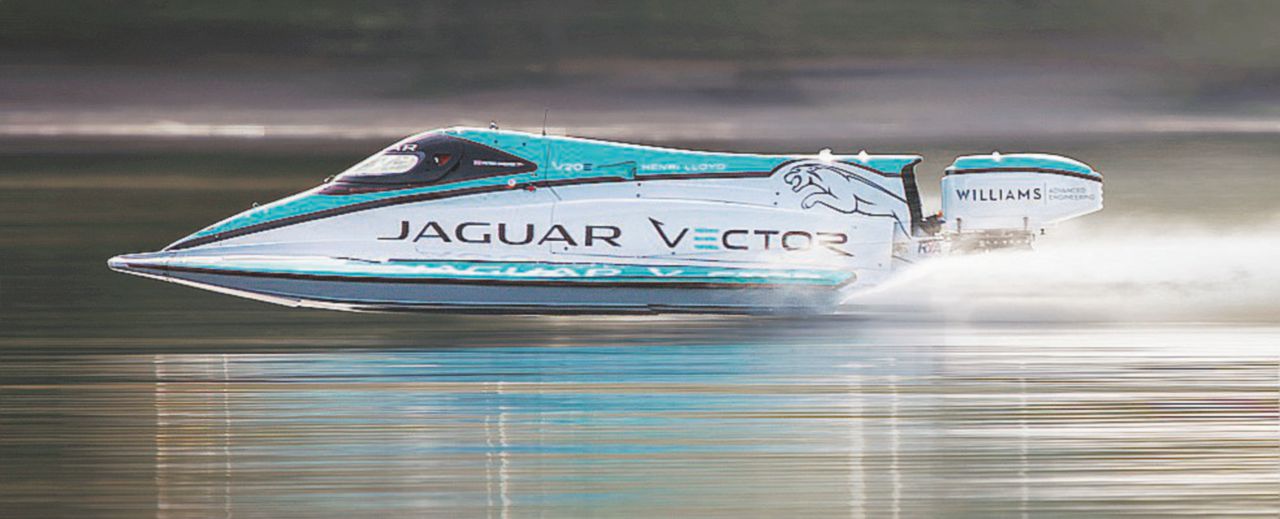 Copertina di La e-barca più veloce al mondo sfila alla Barcolana