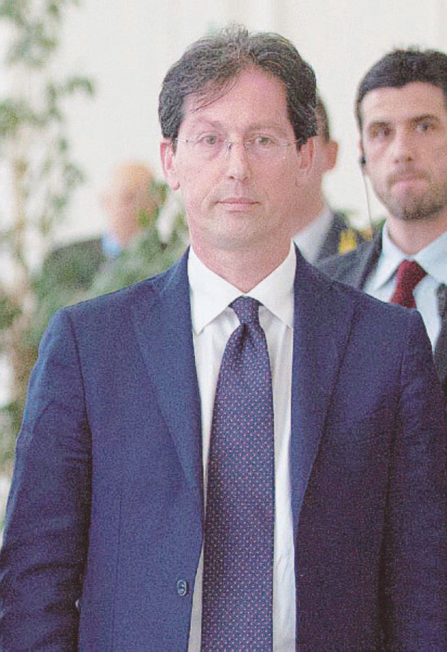 “Cos’è questo?”. E Conte scoprì la ‘manina’