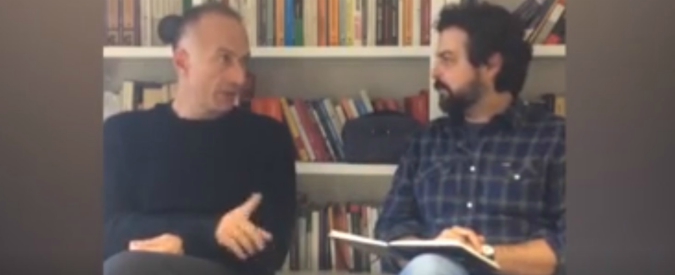 Copertina di Stefano Sollima al Fatto.it: “Fenomeno migratorio usato dalla politica per propaganda. In realtà non è un problema”