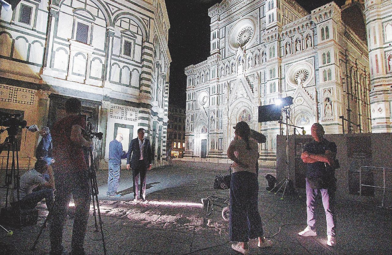 Renzi, Briatore e la televendita: Firenze come arma di distrazione Renzi, Briatore e la televendita: Firenze come arma di distrazione
