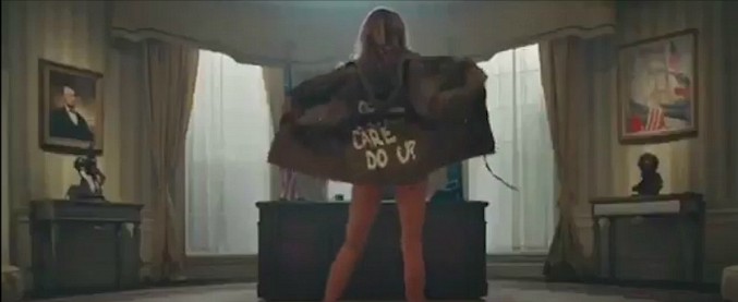 Melania Trump nuda nello Studio Ovale: polemiche per il video del rapper T.I. con la sosia della first lady