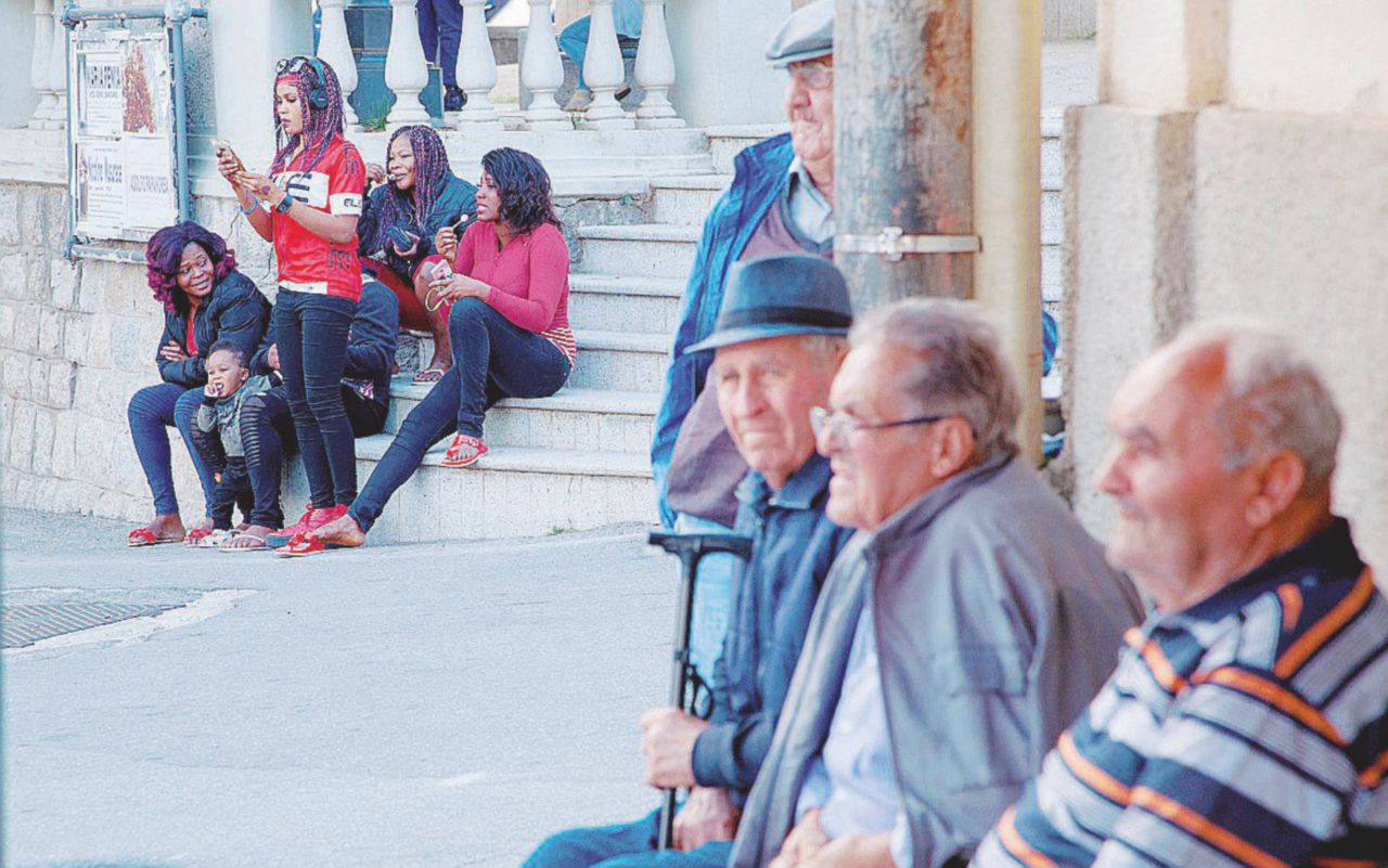 Copertina di Il Viminale affossa Riace, ma “perdona” altri Sprar