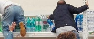 Copertina di Matera è senz’acqua potabile, supermercati presi d’assalto: la ressa per prendere le bottiglie