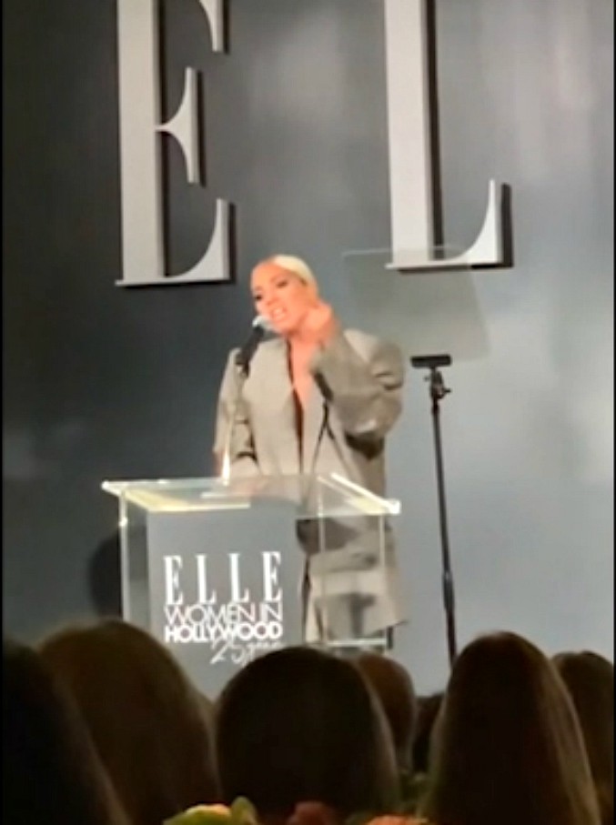 Copertina di Lady Gaga, il toccante discorso a Elle’s women: “Sono stata molestata e aggredita quando avevo 19 anni”