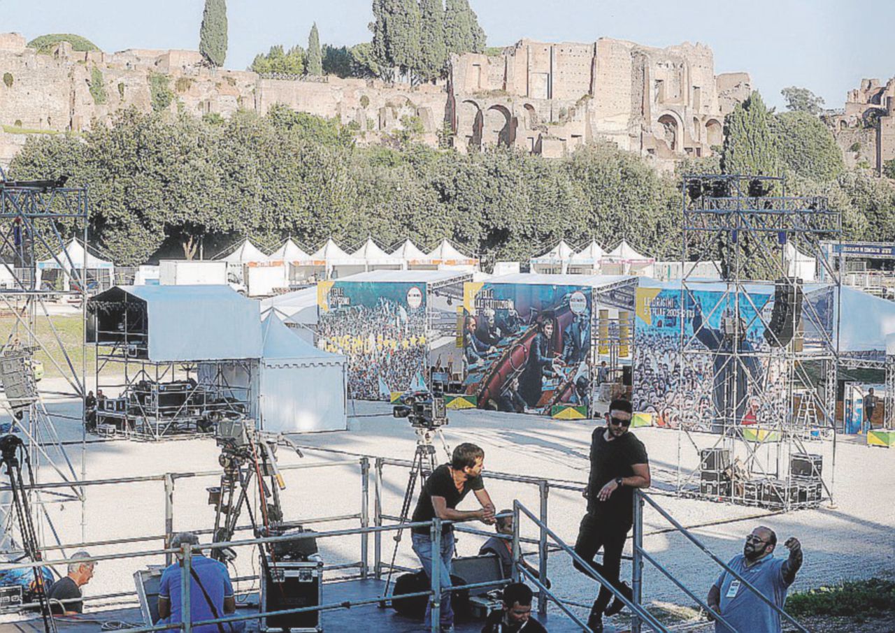- Il palco di Roma - Ansa Il Movimento 5 Stelle “di governo” ritorna nell’arena: si temono proteste No-Tap