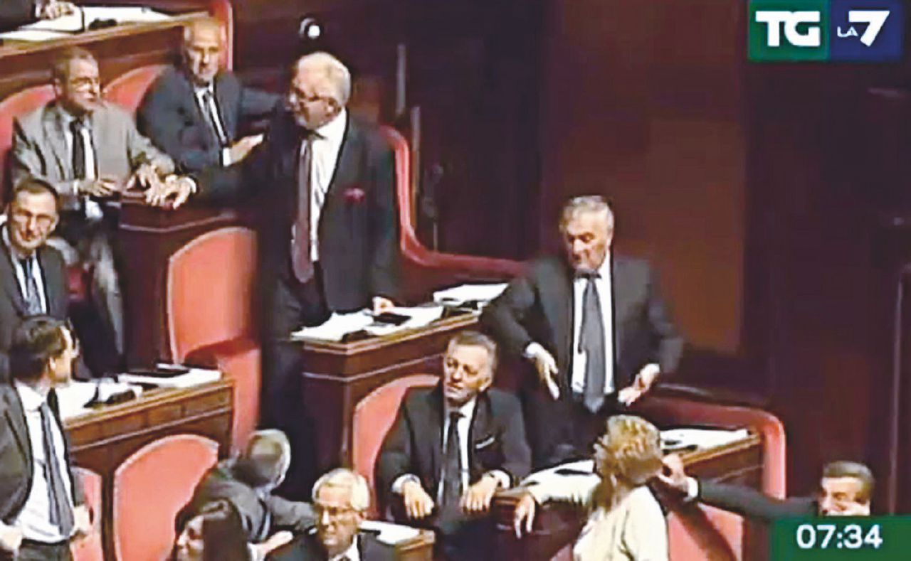 Fu fallo di mano? Il Senato al Var decide su D’Anna