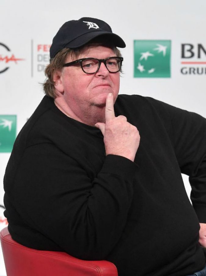 Festa del Cinema di Roma, il comizio di Michael Moore: “Be Italy again! Salvini razzista, bigotto e omofobo”