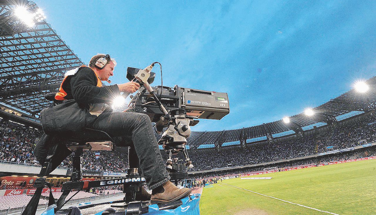 Copertina di Tifosi beffati, così si ottengono i rimborsi per le partite in tv