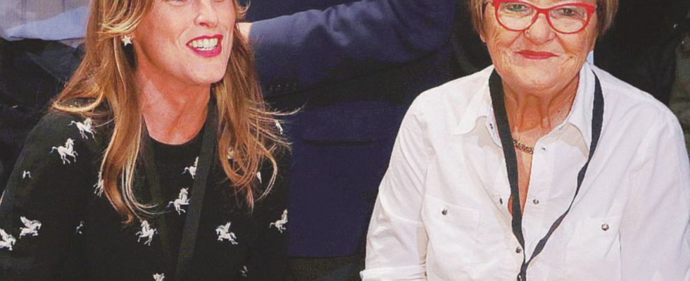 Nuovo bon ton: niente “coscia”, c’è la Boschi Nuovo bon ton: niente “coscia”, c’è la Boschi