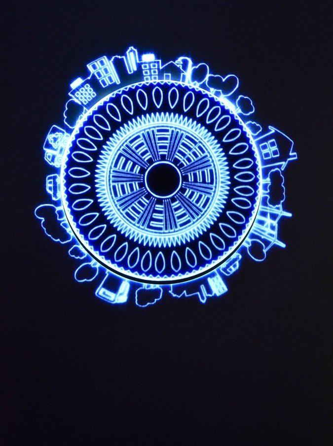 Copertina di DatAfrica, la mostra di Eni al MAXXI di Roma: luci e ombre del continente africano in cifre, tra mappe interattive e pannelli solari