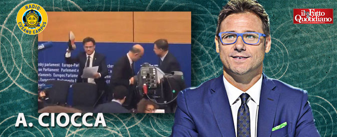 Copertina di Angelo Ciocca: “Scarpa su fogli di Moscovici? Rigorosamente italiana. All’inizio mi ha scambiato per suo collaboratore”
