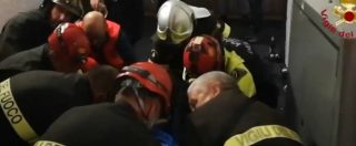 Copertina di Metro Roma, l’intervento dei soccorritori dopo il cedimento delle scale mobile. I feriti portati fuori in barella