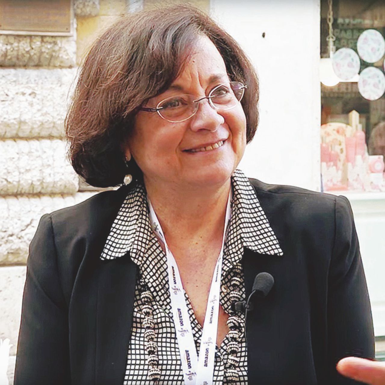 Copertina di Paterniti, l’europeista critica che piace al M5S