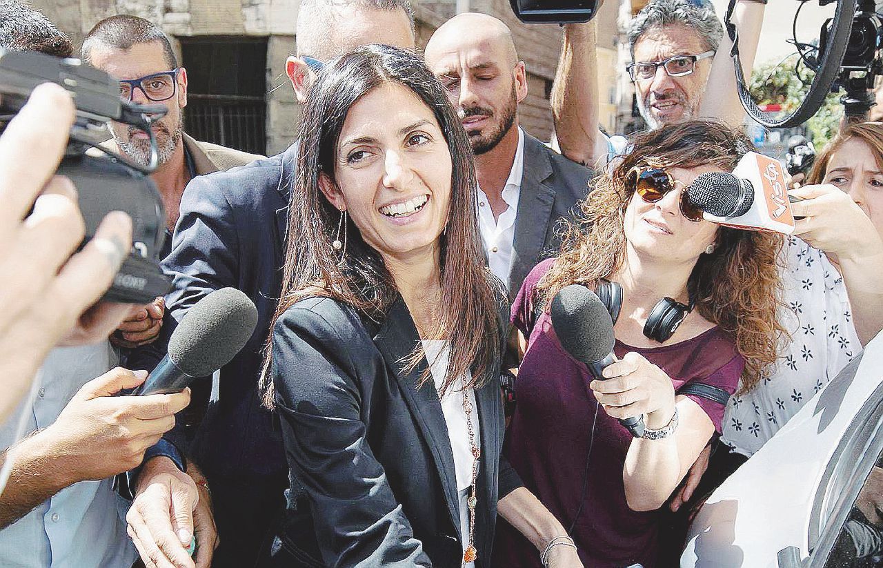 Copertina di La Raggi risponde per tre ore: “Sul fratello di Marra decisi io”
