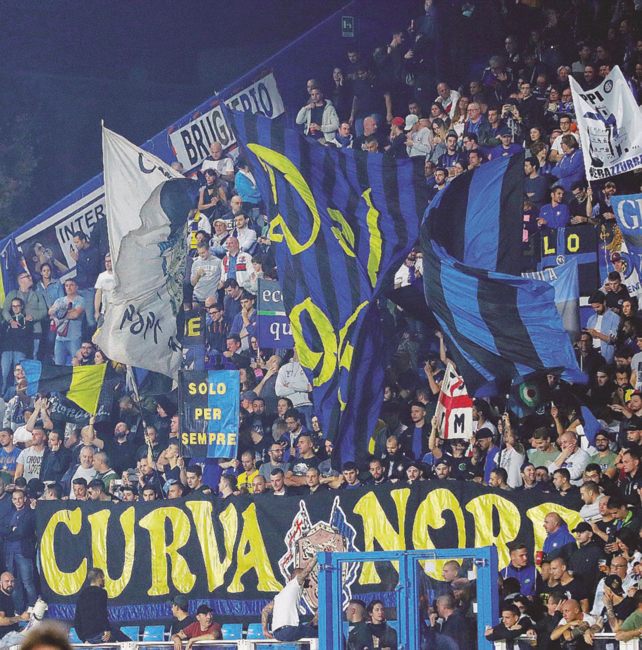 Copertina di Guerriglia “live”: “Erano più di 100, abbiamo risposto”