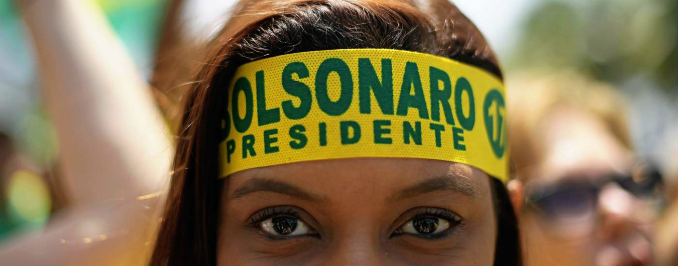 Voto Brasile, Jair Bolsonaro favorito alla presidenza. Lo sfidante Haddad spera ancora: “Con lui si rischia il fascismo”