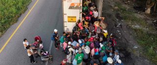 Copertina di Carovana migranti, il Messico offre permessi di lavoro a chi chiede asilo. La polizia blocca i profughi in cammino