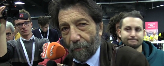 Copertina di Pd, Cacciari: “Se alle elezioni europee scende sotto il 15%, il partito è finito”. Poi il no alle primarie: “Sciagurate”