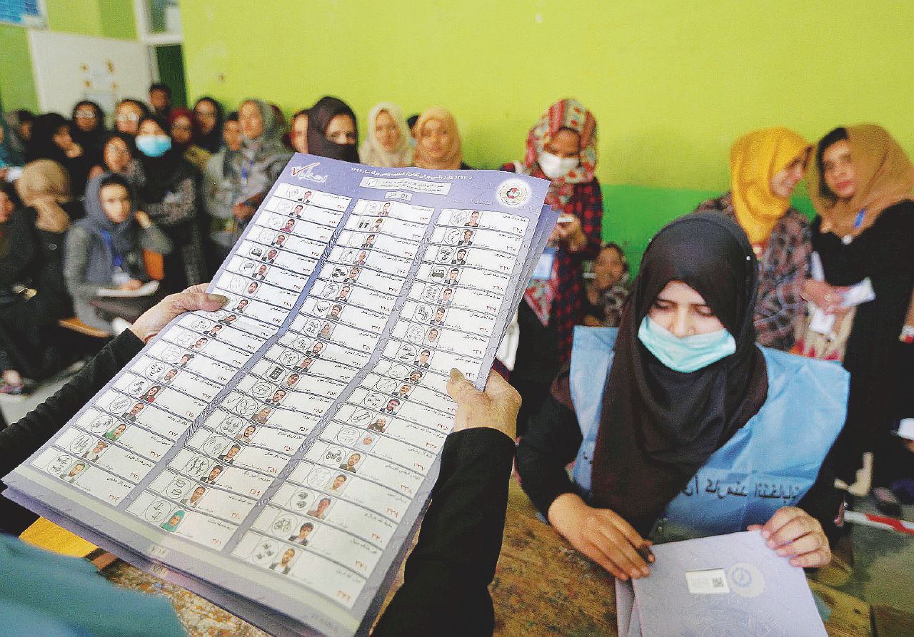 Copertina di Afghanistan, elezioni (finte) in un Paese invaso a metà