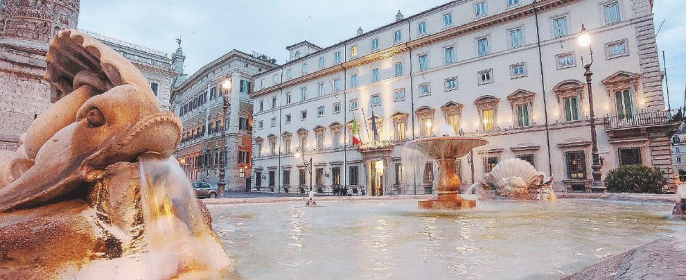 Carta, vigilanti e soldi a B. Le prime spese giallo-verdi Carta, vigilanti e soldi a B. Le prime spese giallo-verdi