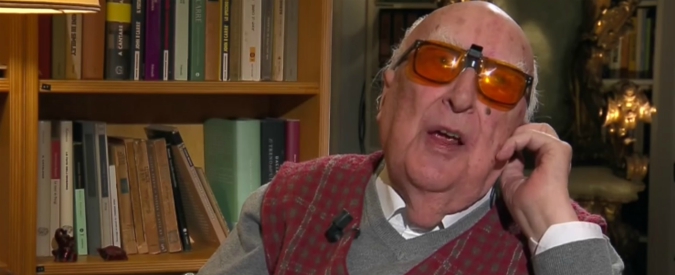 Copertina di Andrea Camilleri a Che tempo che fa: “Una fortuna essere ciechi, almeno non vedo le facce di chi oggi semina odio”