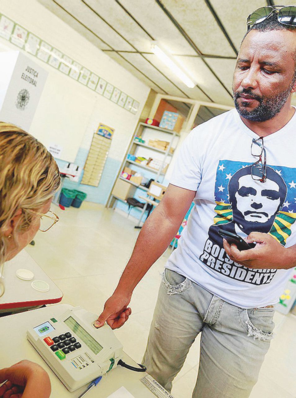 Copertina di In Brasile è l’alba di Jair Bolsonaro: vince 55% a 44%