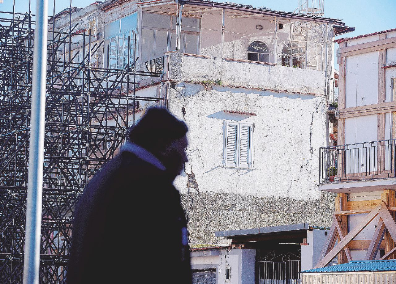 Il vizio italico della “condonite”