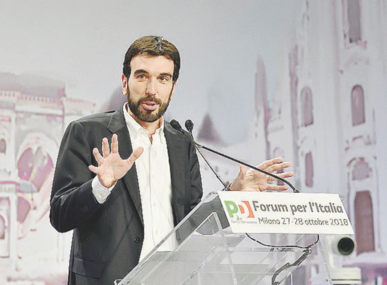 Copertina di Martina saluta: “Mi dimetto”. Il Pd marcia diviso verso il congresso
