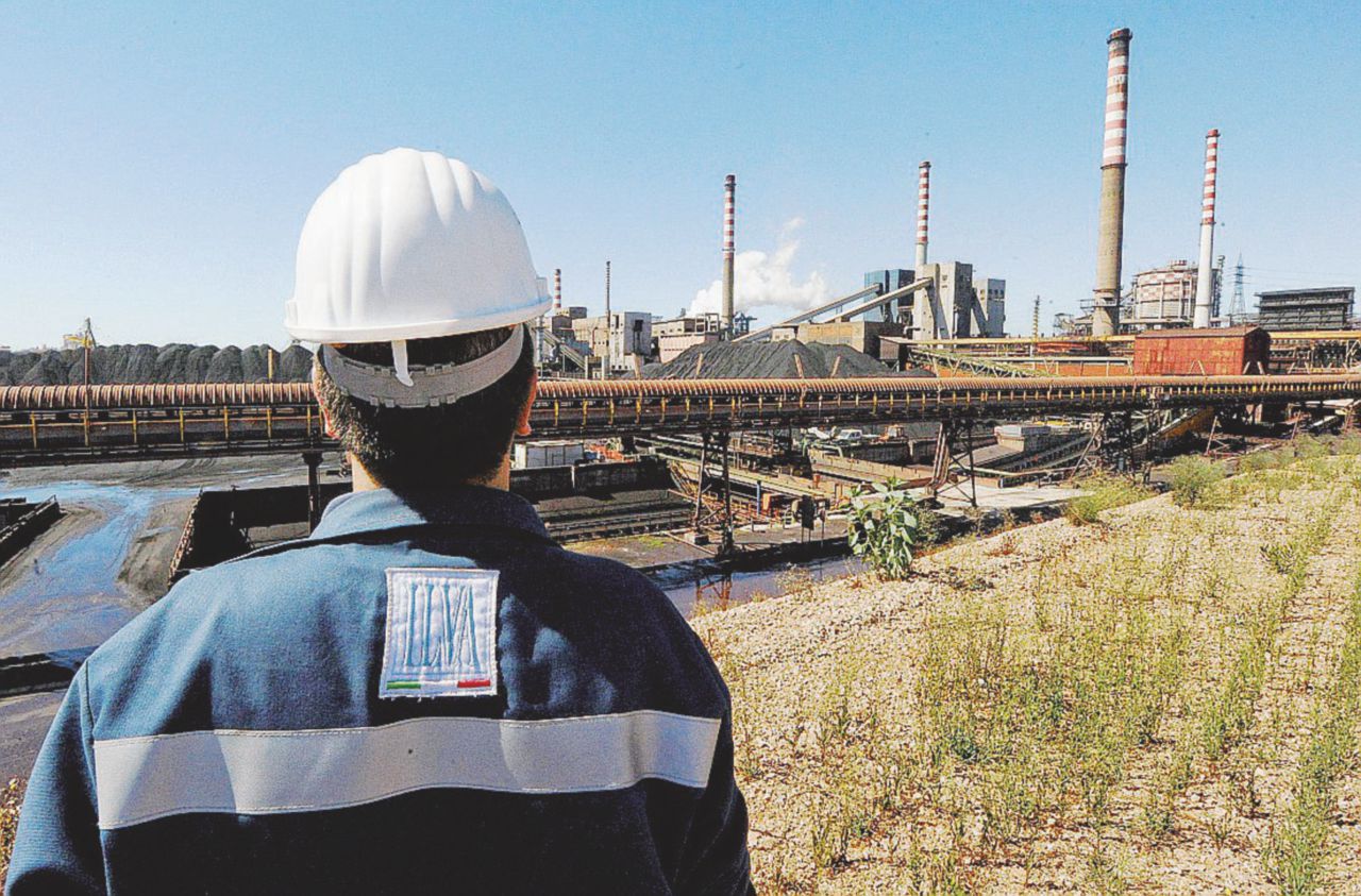 Copertina di Ilva, Arcelor Mittal avvia le assunzioni e spacca i sindacati