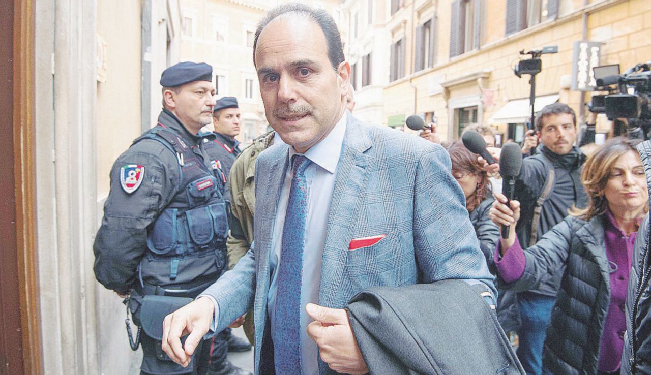 Legittima difesa, leggi simili (e inutili) di gialloverdi e Pd