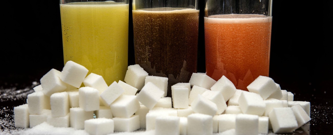 Zucchero, in Italia ne mangiamo troppo: partita la campagna per una tassa sulle bevande come nel Regno Unito