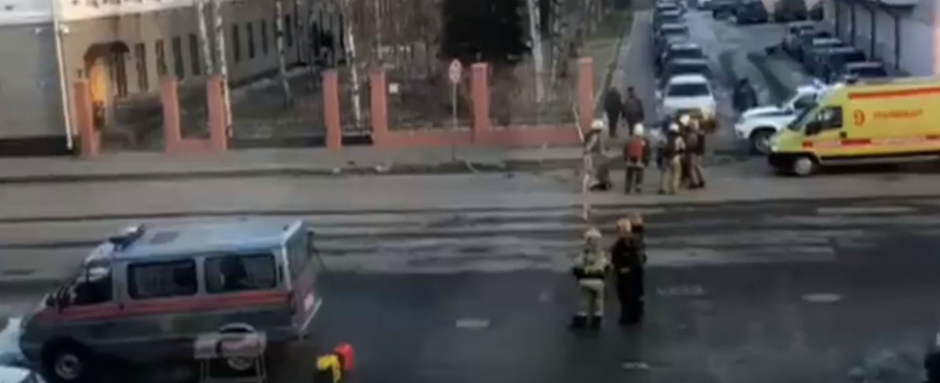 Russia, attentato vicino alla sede dell’ex Kgb ad Archangelsk: kamikaze 17enne si fa esplodere. Feriti tre dipendenti