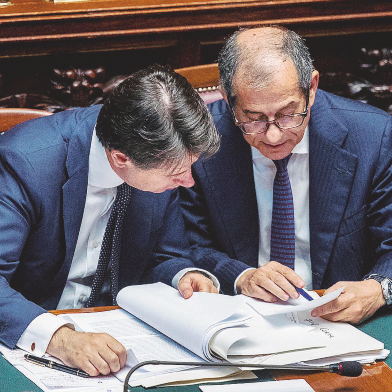 Copertina di Il difficile compromesso con l’Ue che vuole il Colle