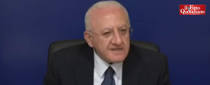 Copertina di De Luca: “Bonafede e blocco prescrizione? E’ notte fonda nella giustizia. Da oggi lui si chiamerà ‘ministro Bonanotte'”