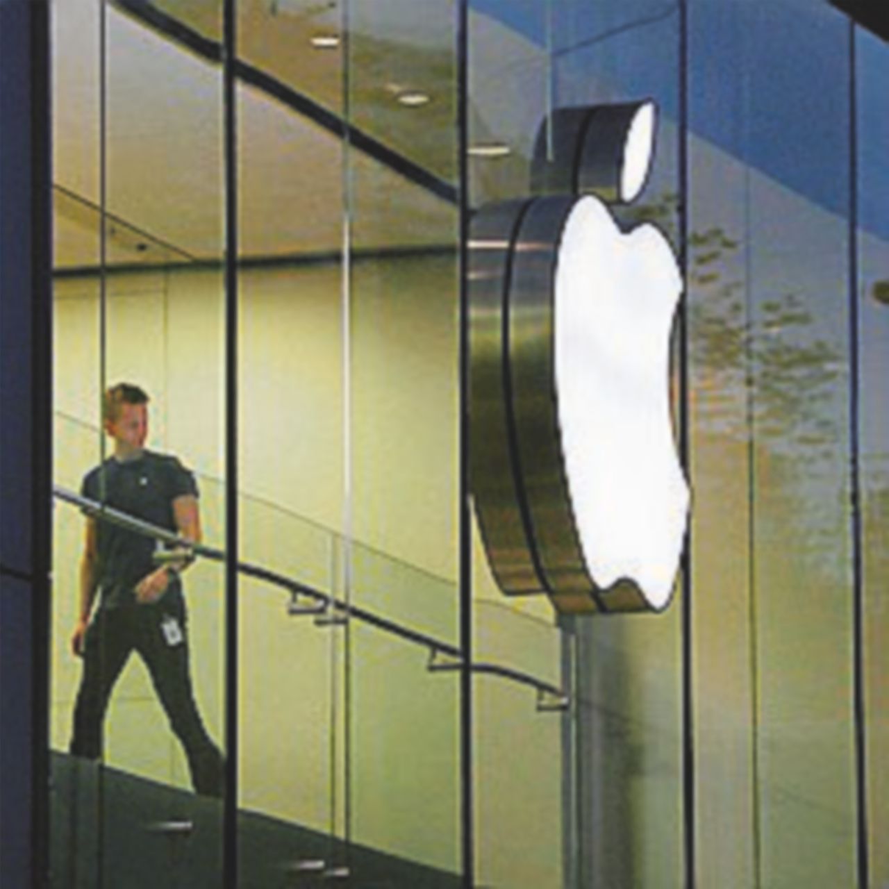 Apple crolla in Borsa dopo lo stop ai dati sulle vendite