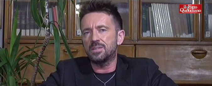 Copertina di Scanzi: “L’Italia è in una fase para-democratica e neofascista? No, basta con questa storia. E’ un regalo a Salvini”