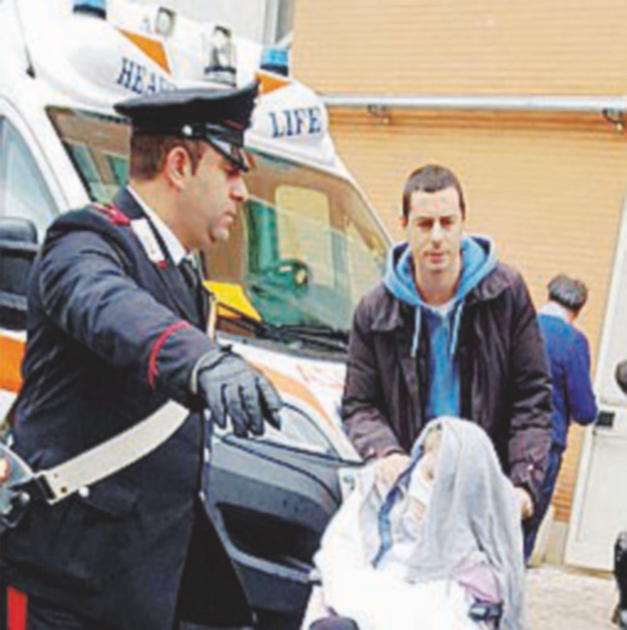 Incendio alle 4 di notte in ospedale: 400 evacuati