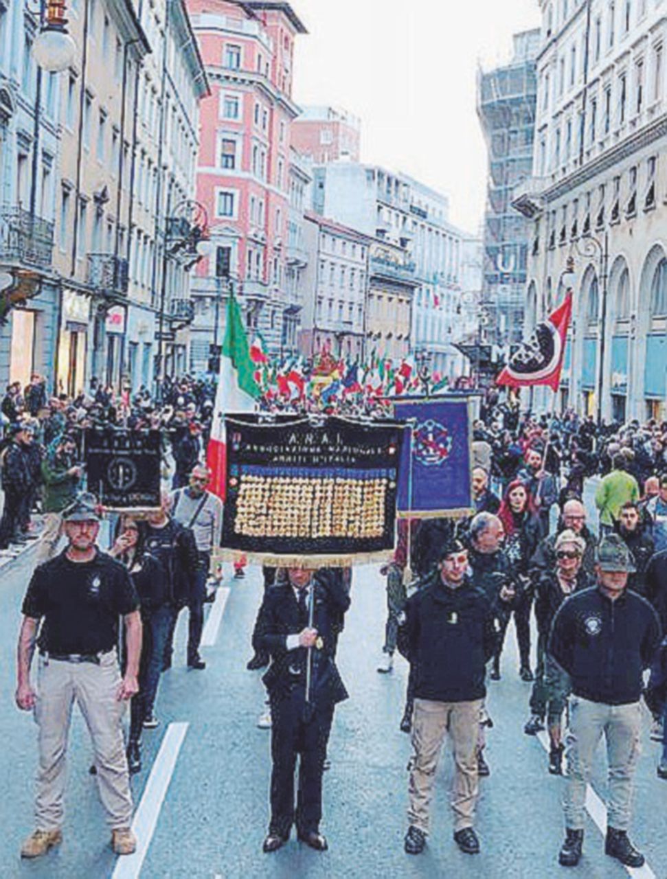 Trieste, gli Antifa oscurano Casa Pound