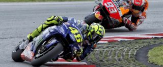 Copertina di MotoGp Sepang, Rossi cade a 4 giri dal traguardo. In Malesia vince Marquez, Dovizioso è 6°. Bagnaia campione del mondo in Moto2