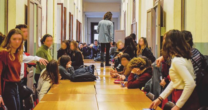 Discussioni e impegno - Un’occupazione di qualche tempo fa al Manzoni, Milano - Ansa Roma, staffetta “occupazioni”. Ieri lo sgombero del Virgilio