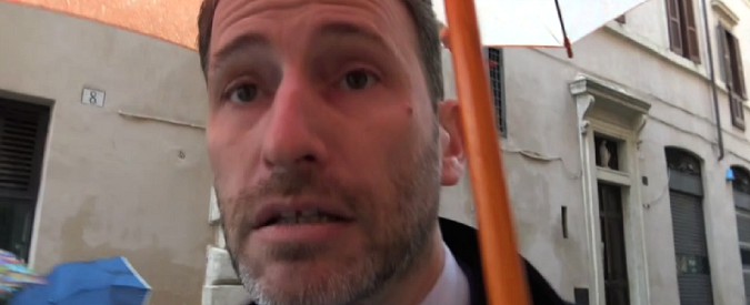 Copertina di Dl Sicurezza, Casaleggio taglia corto: “Chi non vota fiducia va espulso dal M5s? Saranno i probiviri a valutare”