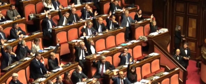 Copertina di Dl Sicurezza, ok allo stop dei lavori. Insorgono Pd, LeU e Fi: “Se volete mettere fiducia, prendetevi le vostre responsabilità”