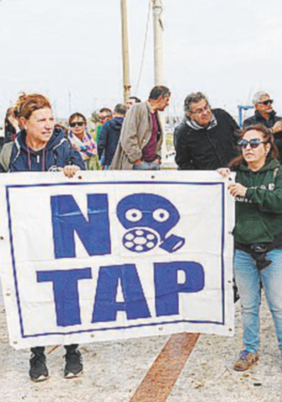 Tap, ripresi i lavori. Gli attivisti in strada per presidiare il sito