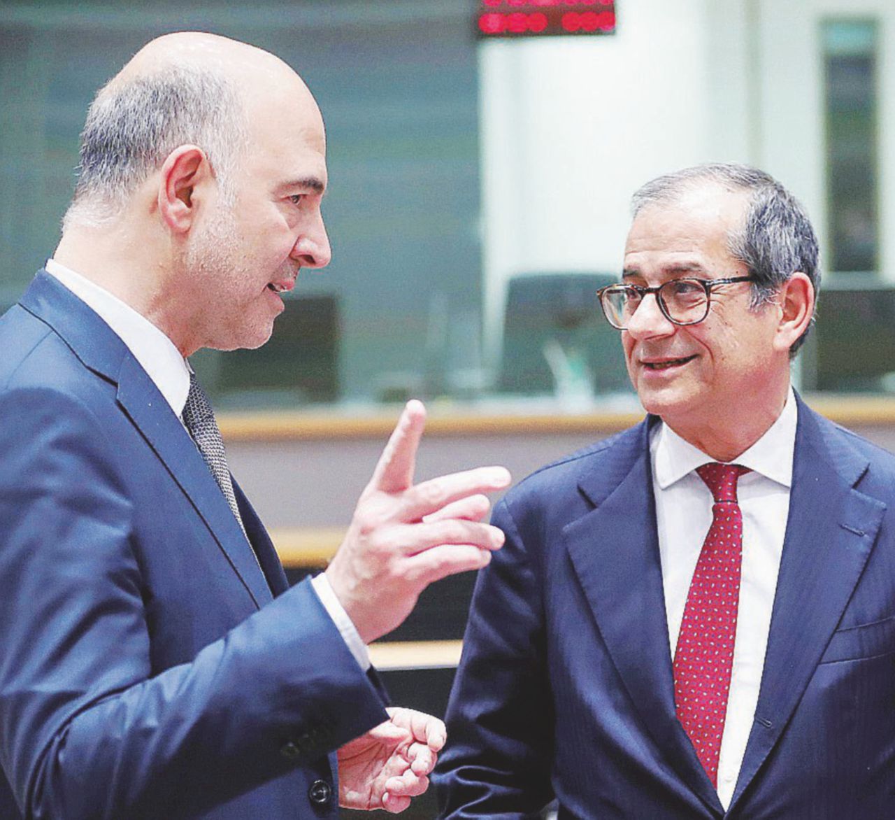 Ue, l’Eurogruppo processa Tria: cambiate la manovra