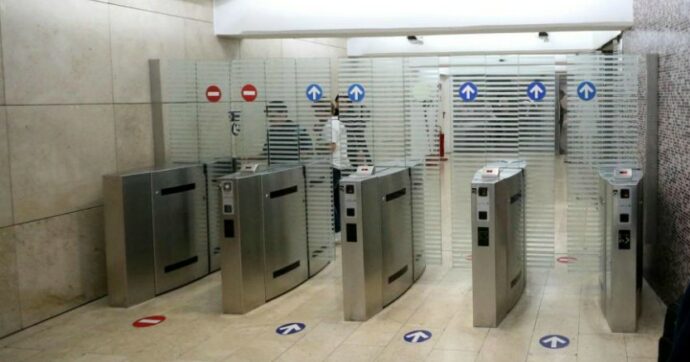 Pagare un euro per andare in bagno in stazione? Sono basito