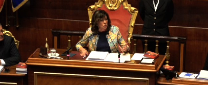 Copertina di Dl Sicurezza, stallo al Senato e bagarre opposizioni: “Si decida su fiducia”. E attaccano: “Trattativa su prescrizione e nomine?”