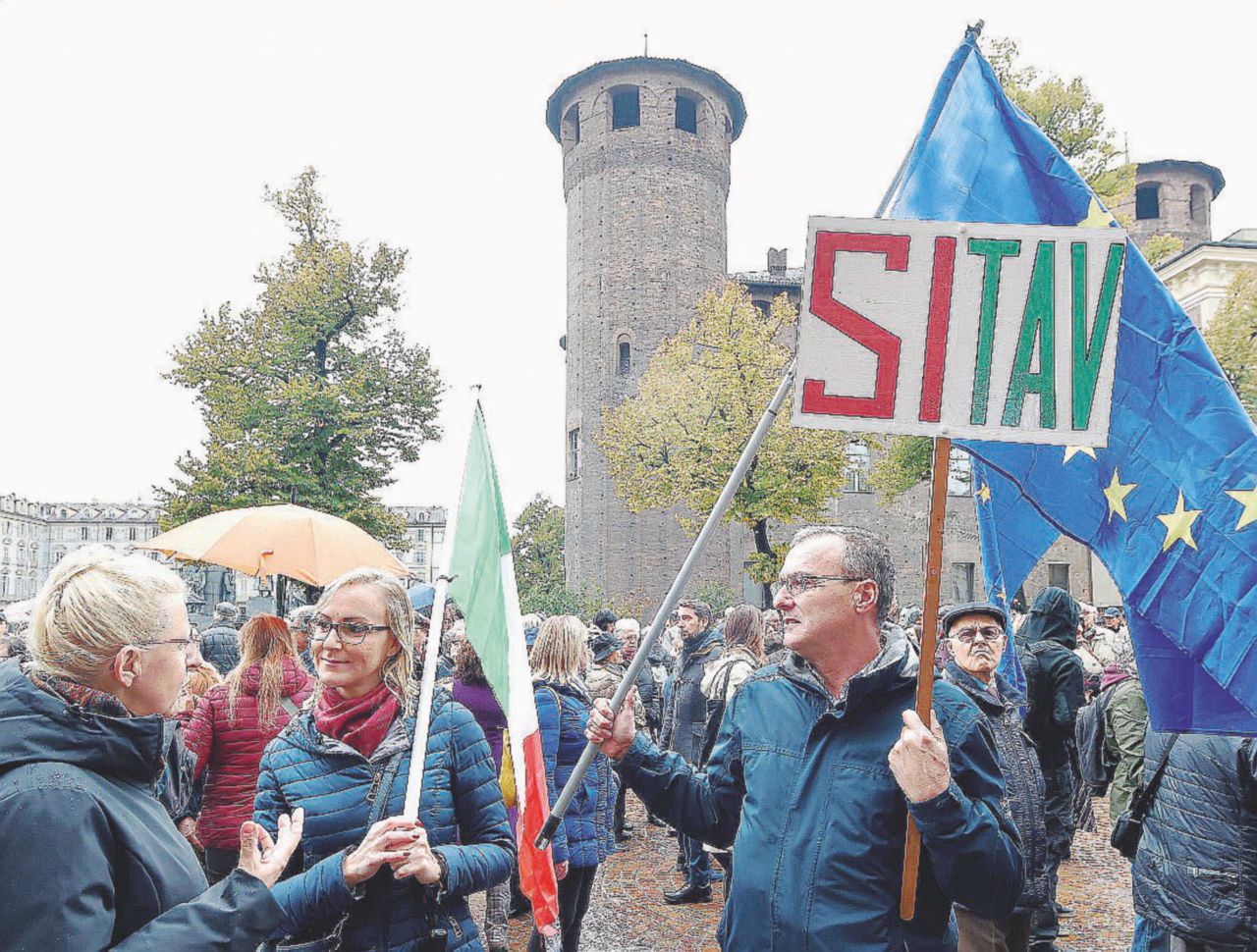 Copertina di Tav: mercatini e referendum. Torino divisa tra “Sì” e “No”