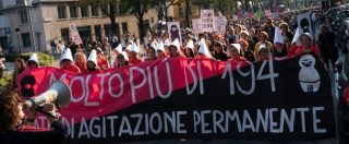 Copertina di No Pillon, manifestazioni in oltre 60 piazze contro la legge sull’affido condiviso: “E’ intrisa di violenza, sia ritirata”