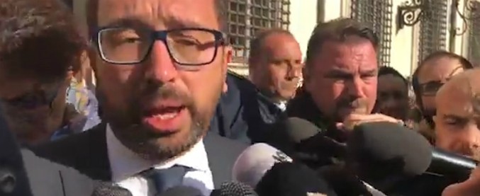 Copertina di Prescrizione, Bonafede: “Norma rimane in ddl Anticorruzione, ma entrerà in vigore tra un anno. Governo compatto”