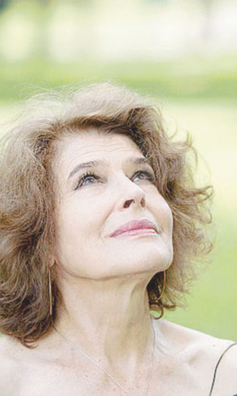 Copertina di Toni Servillo fa Scarpetta M.me Ardant la romantica